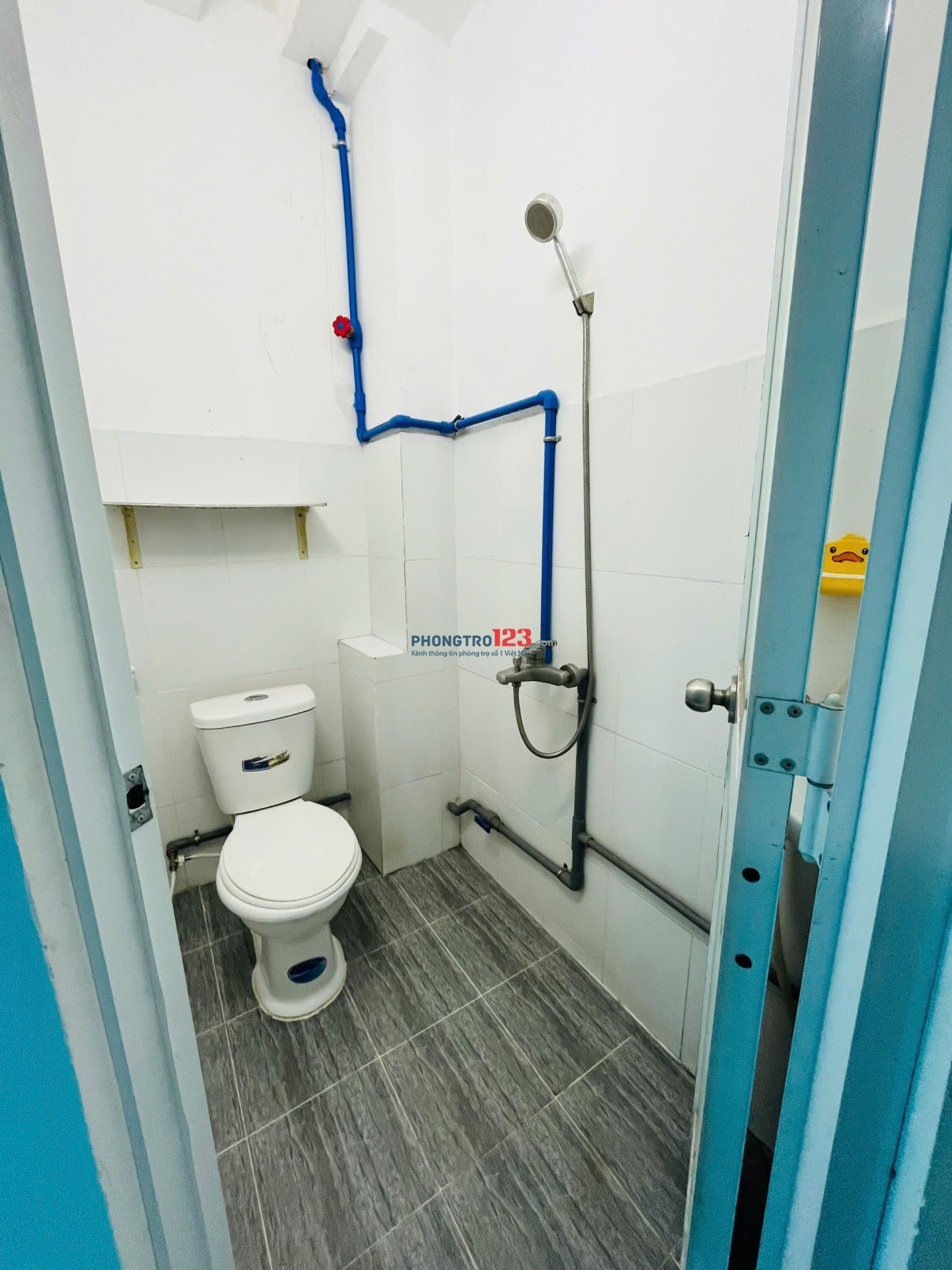 Phòng máy lạnh, cửa sổ trời rộng 25m2