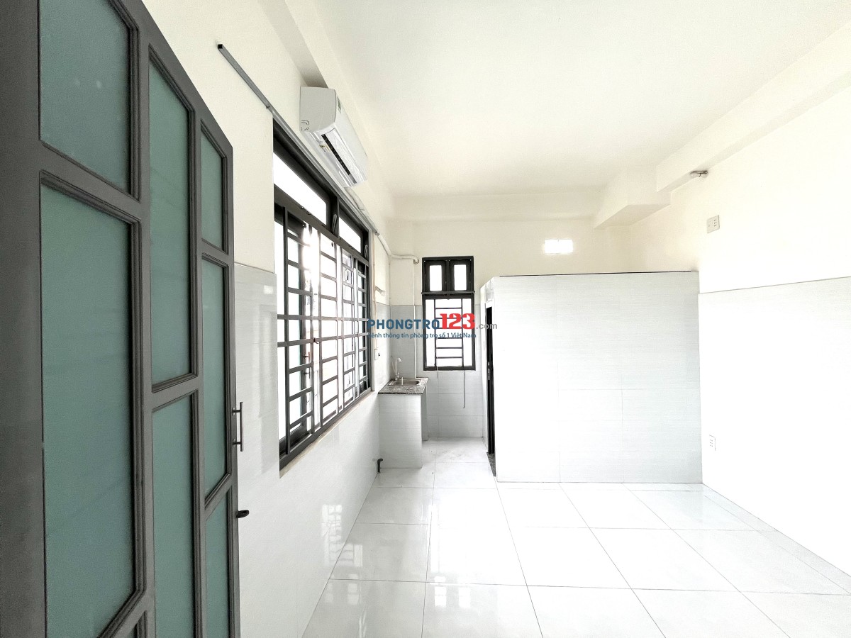 PHÒNG MỚI XÂY - TRUNG TÂM GÒ VẤPCỬA SỔ BAN CÔNG THOÁNG MÁT