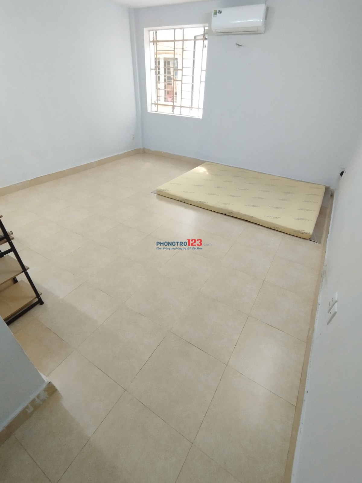 Phòng mới có máy lạnh. Nội thất cơ bản. Đường Tạ Quang Bửu, Quận 8