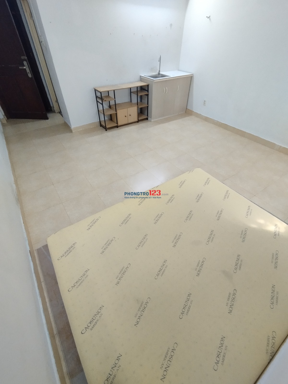 Phòng mới có máy lạnh. Nội thất cơ bản. Đường Tạ Quang Bửu, Quận 8