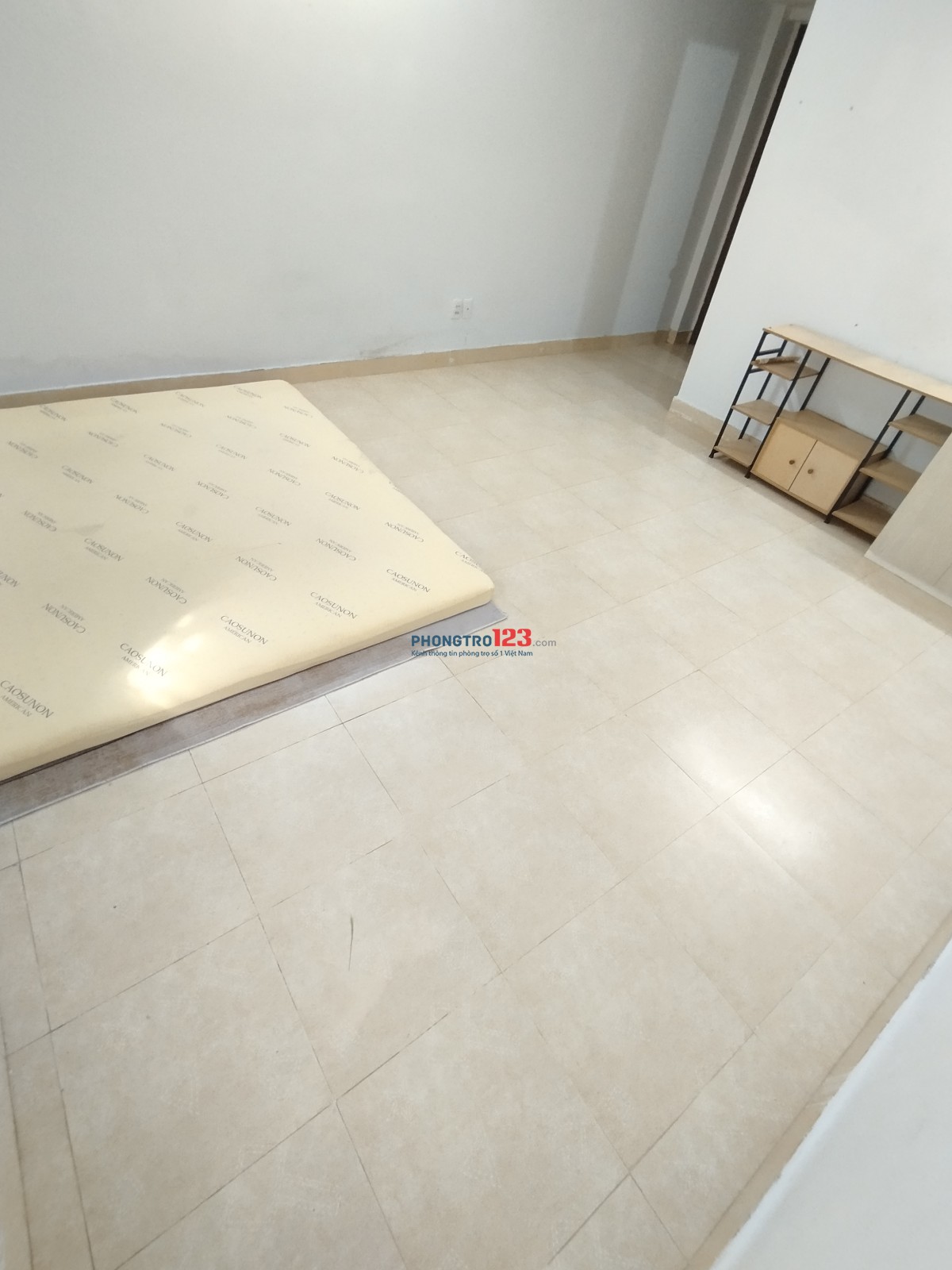 Phòng mới có máy lạnh. Nội thất cơ bản. Đường Tạ Quang Bửu, Quận 8