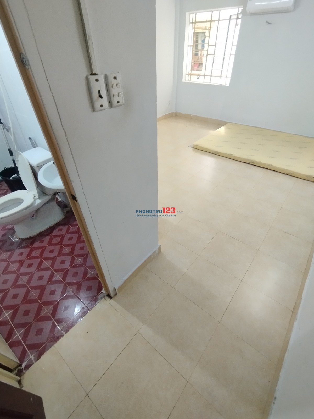 Phòng mới có máy lạnh. Nội thất cơ bản. Đường Tạ Quang Bửu, Quận 8