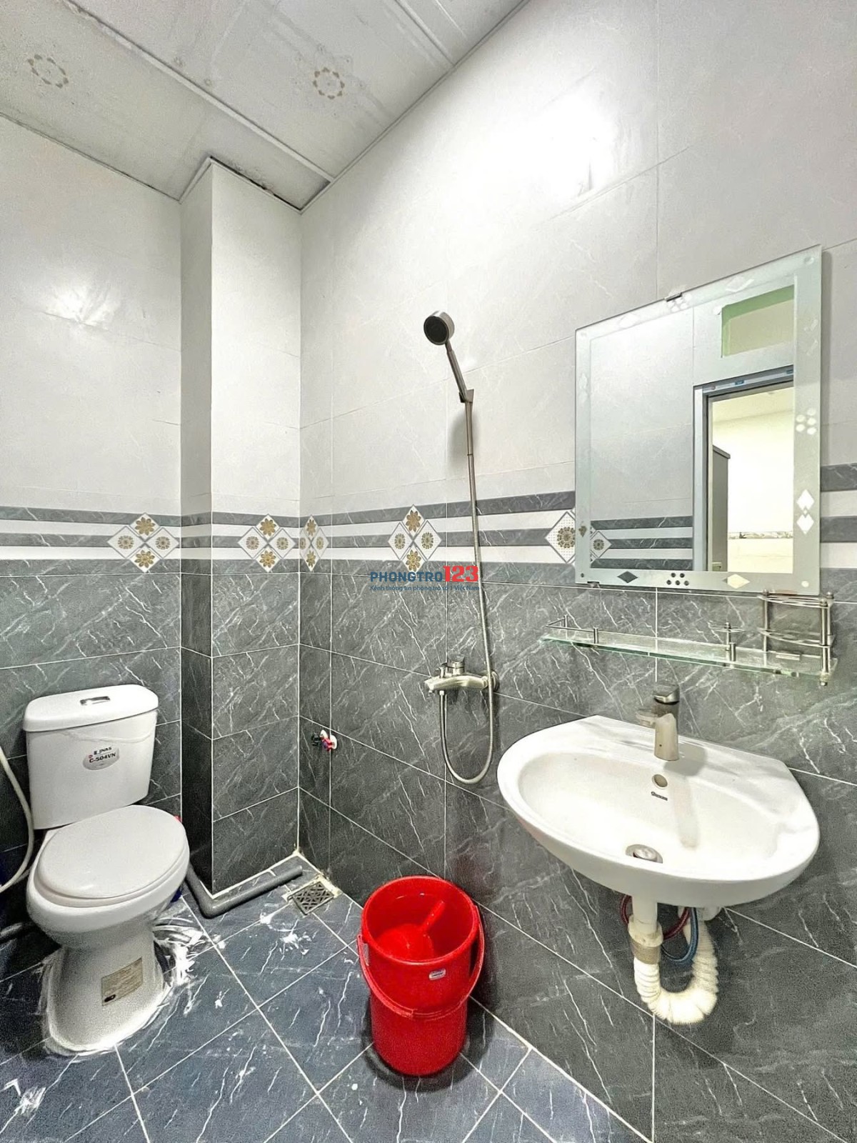 PHÒNG ĐẸP CỬA SỔ THOÁNG ĐỐI DIỆN ĐẠI HỌC BÁCH KHOA