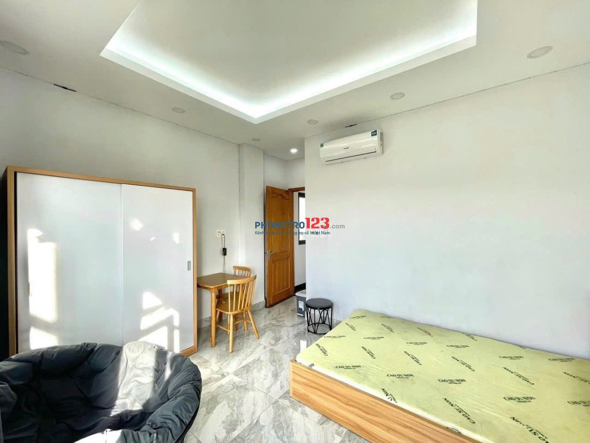Phòng 35m, ban công lớn, ánh sáng tự nhiên, Chu Văn An, Bình Thạnh, gần trục đường Nơ Trang Long