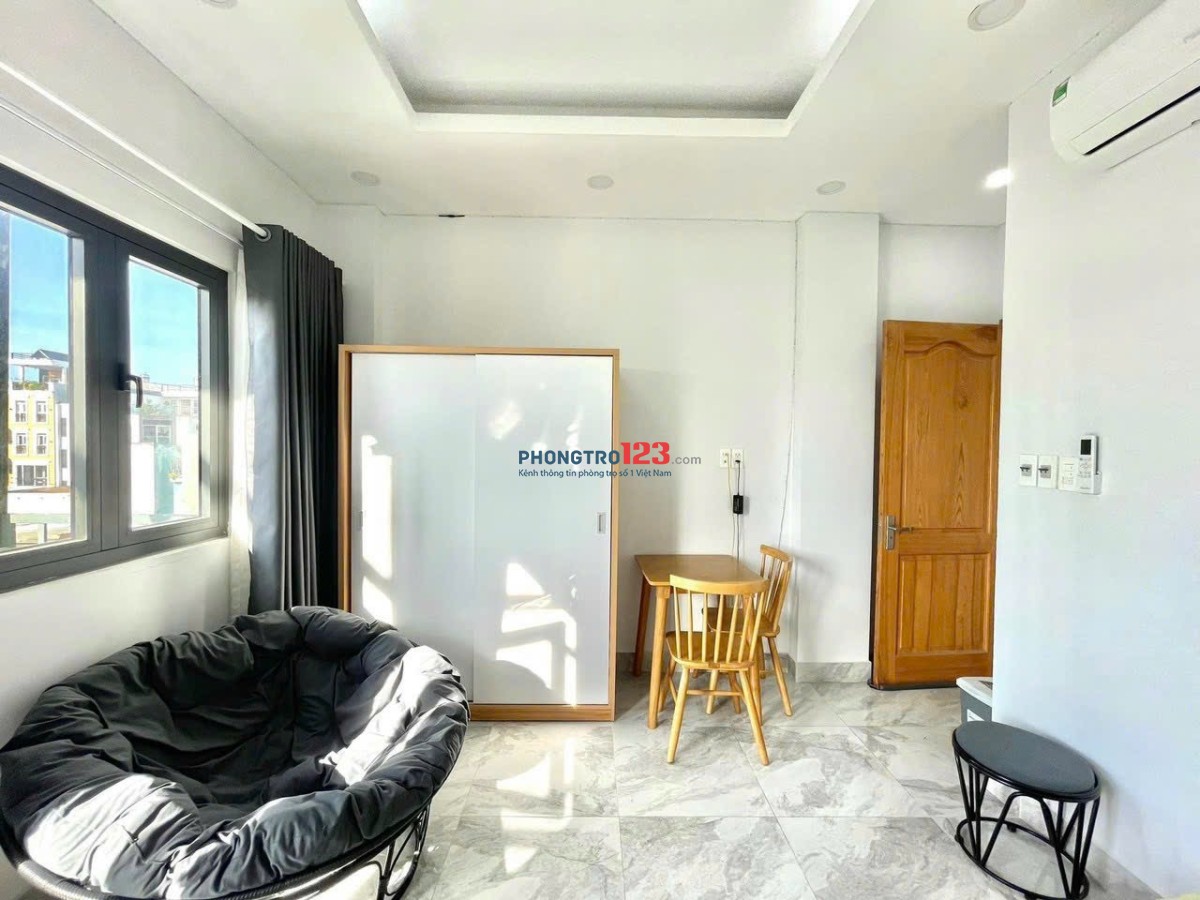 Phòng 35m, ban công lớn, ánh sáng tự nhiên, Chu Văn An, Bình Thạnh, gần trục đường Nơ Trang Long