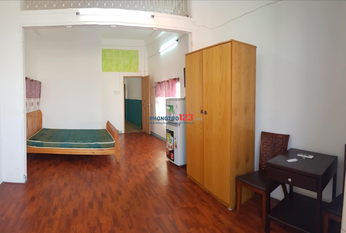 Phòng 15m2 có gác 3tr5. Phòng 48m8 ban công lớn full nội thất 5tr8 giá rẻ quận 1