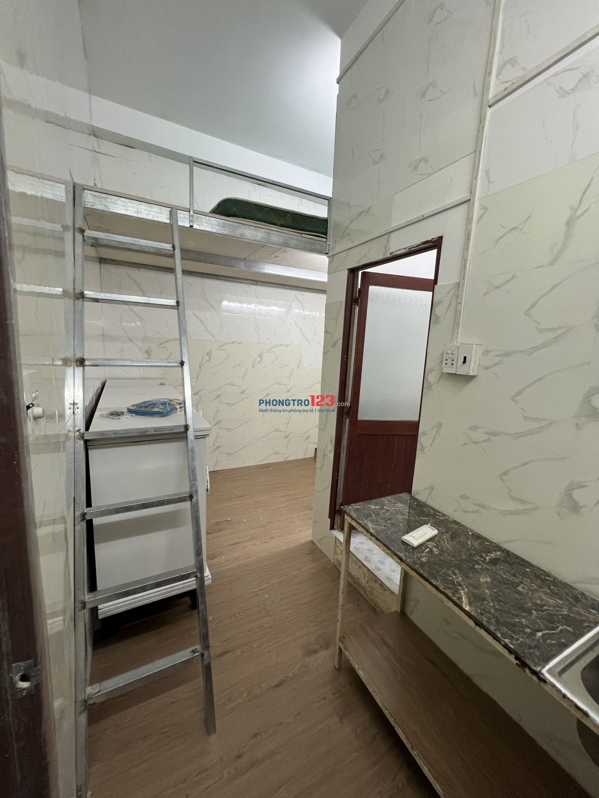 Phòng 15m2 có gác 3tr5. Phòng 48m8 ban công lớn full nội thất 5tr8 giá rẻ quận 1
