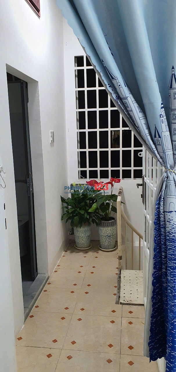 Cho thuê phòng nhà lầu đúc đường Trương Quốc Dung P8 Phú Nhuận