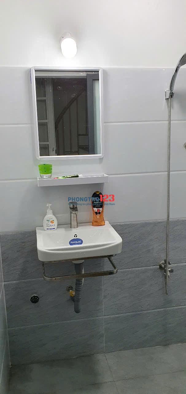 Cho thuê phòng nhà lầu đúc đường Trương Quốc Dung P8 Phú Nhuận