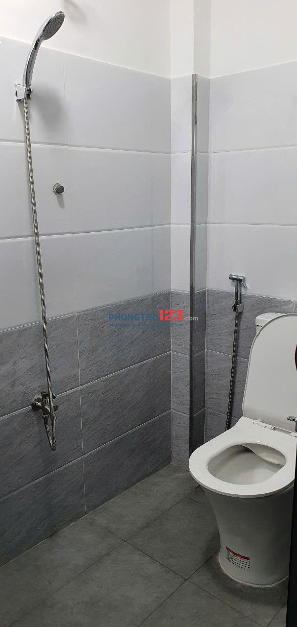 Cho thuê phòng nhà lầu đúc đường Trương Quốc Dung P8 Phú Nhuận