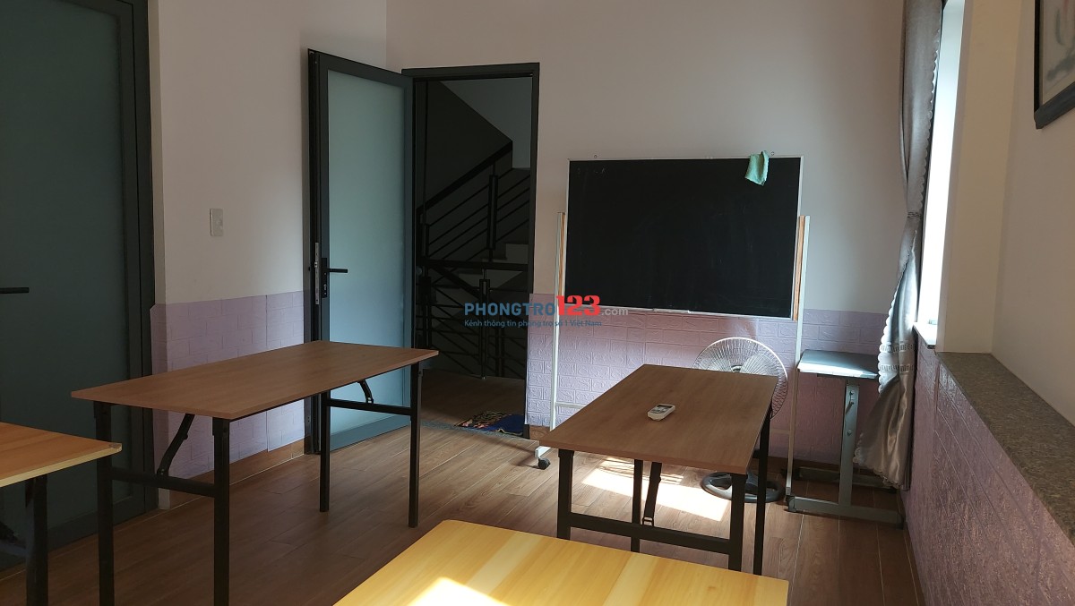 Cho thuê mặt bằng tầng trệt và tầng 2 tiện mở văn phòng hoặc lớp học, họp nhóm gần trường học