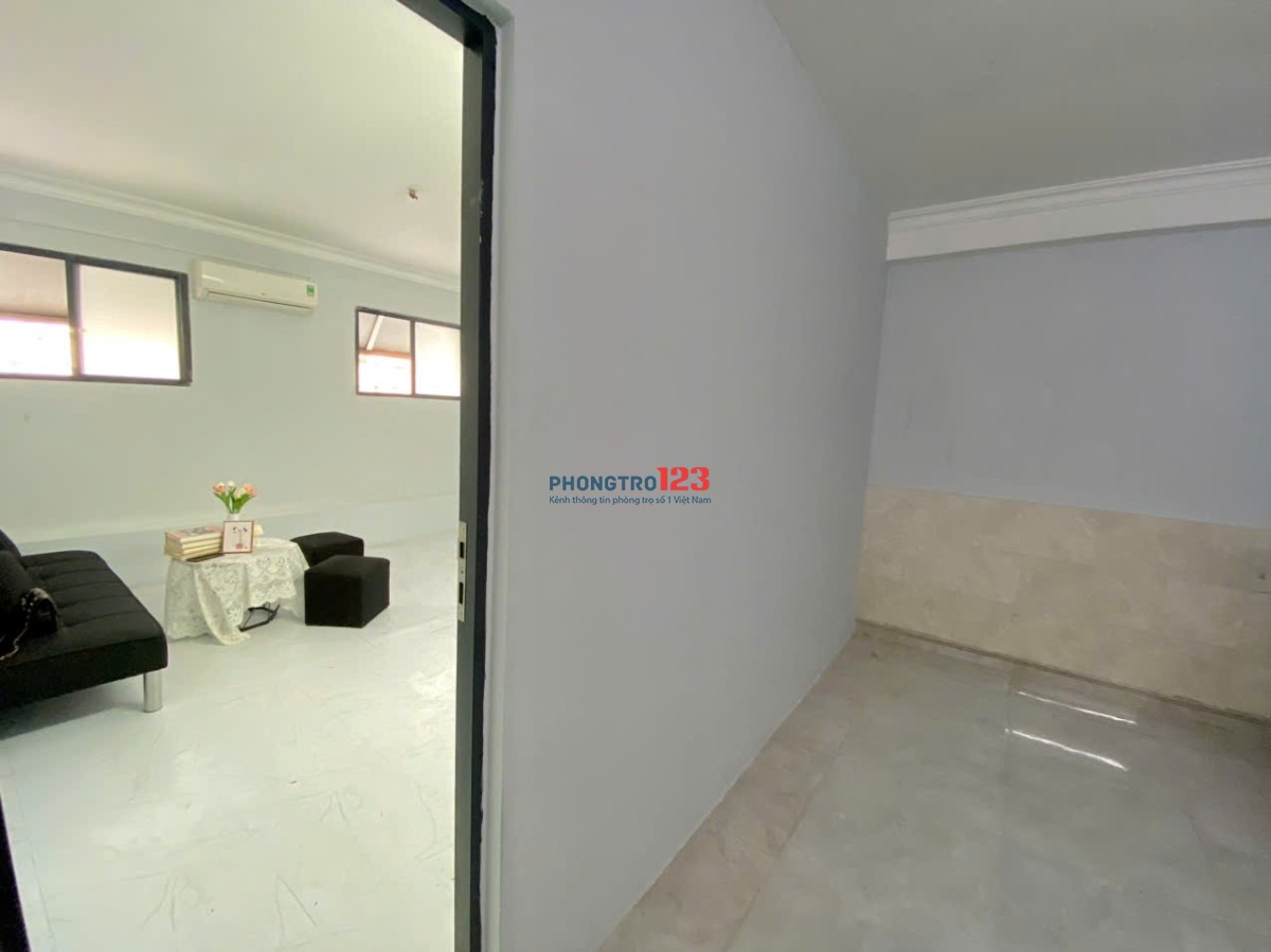 CÒN 1 PHÒNG TRỐNG NỘI THẤT Y HÌNH NGAY NGÃ TƯ BỐN XÃ
