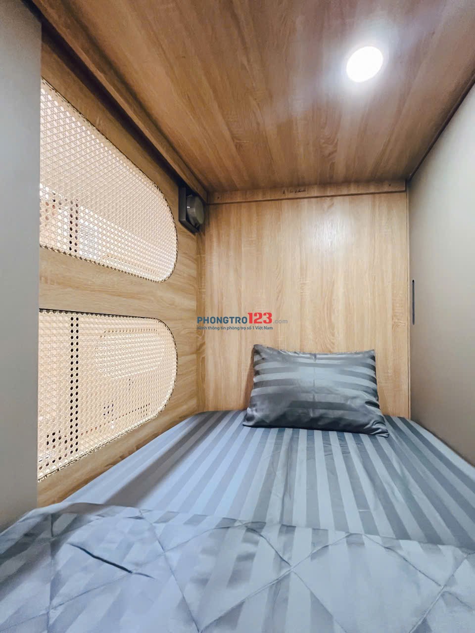 KTX full nội thất. Máy lạnh, máy sấy, máy giặt đồ miễn phí, giờ giấc tự do!