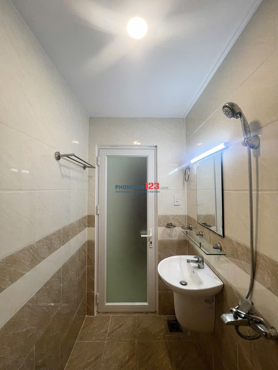 Phòng trọ Bình Thạnh có ban công 30m2 cho thuê gần Đặng Thuỳ Trâm, ĐH Văn Lang đường Bình Lợi