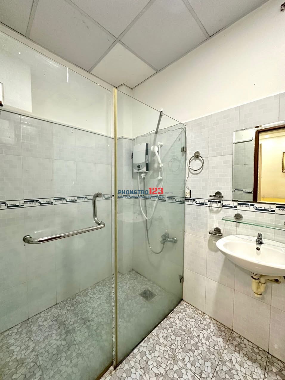PHÒNG MỚI FULL NT GIÁ TỐT NGAY NHÀ HÁT HOÀ BÌNH
