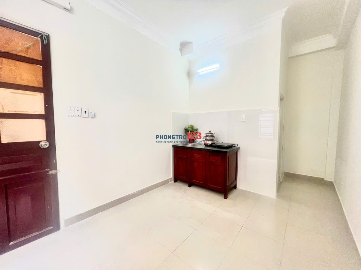 PHÒNG CHO THUÊ CỬA SỔ THOÁNG MÁT AN NINH ĐỐI DIỆN ETOWN CỘNG HOÀ TÂN BÌNH