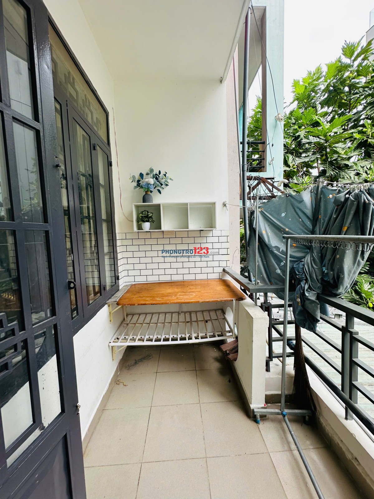 Phòng có ban công thoáng mát đường Phan Huy Ích giao với Trường Chinh