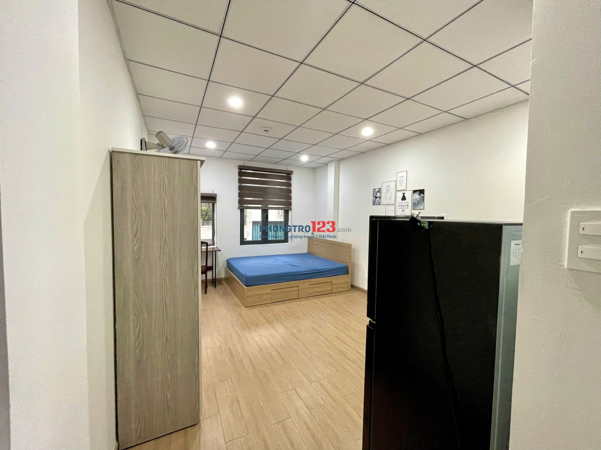 Cho thuê phòng 2 cửa sổ 40m2 tại Phú Nhuận gần Phan Xích Long, Trường Sa, giáp Q1, Q3, Tân Bình