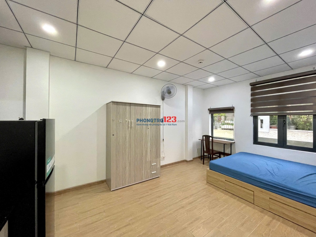 Cho thuê phòng 2 cửa sổ 40m2 tại Phú Nhuận gần Phan Xích Long, Trường Sa, giáp Q1, Q3, Tân Bình