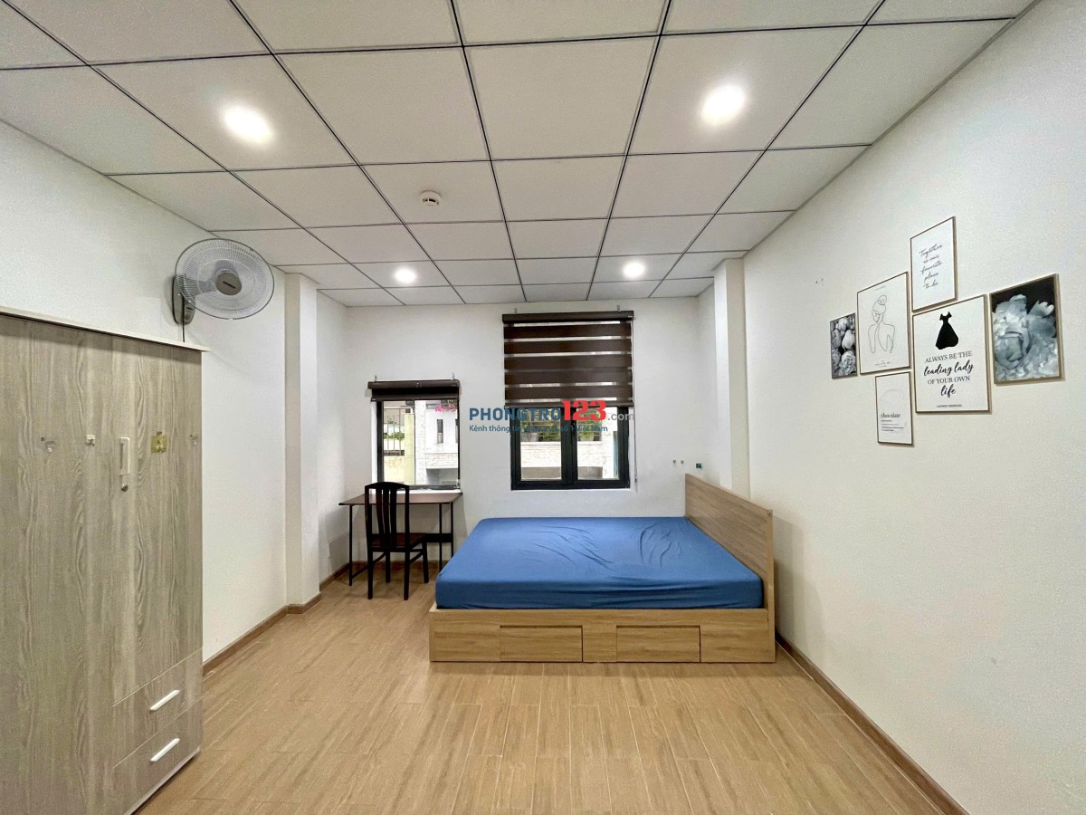 Cho thuê phòng 2 cửa sổ 40m2 tại Phú Nhuận gần Phan Xích Long, Trường Sa, giáp Q1, Q3, Tân Bình