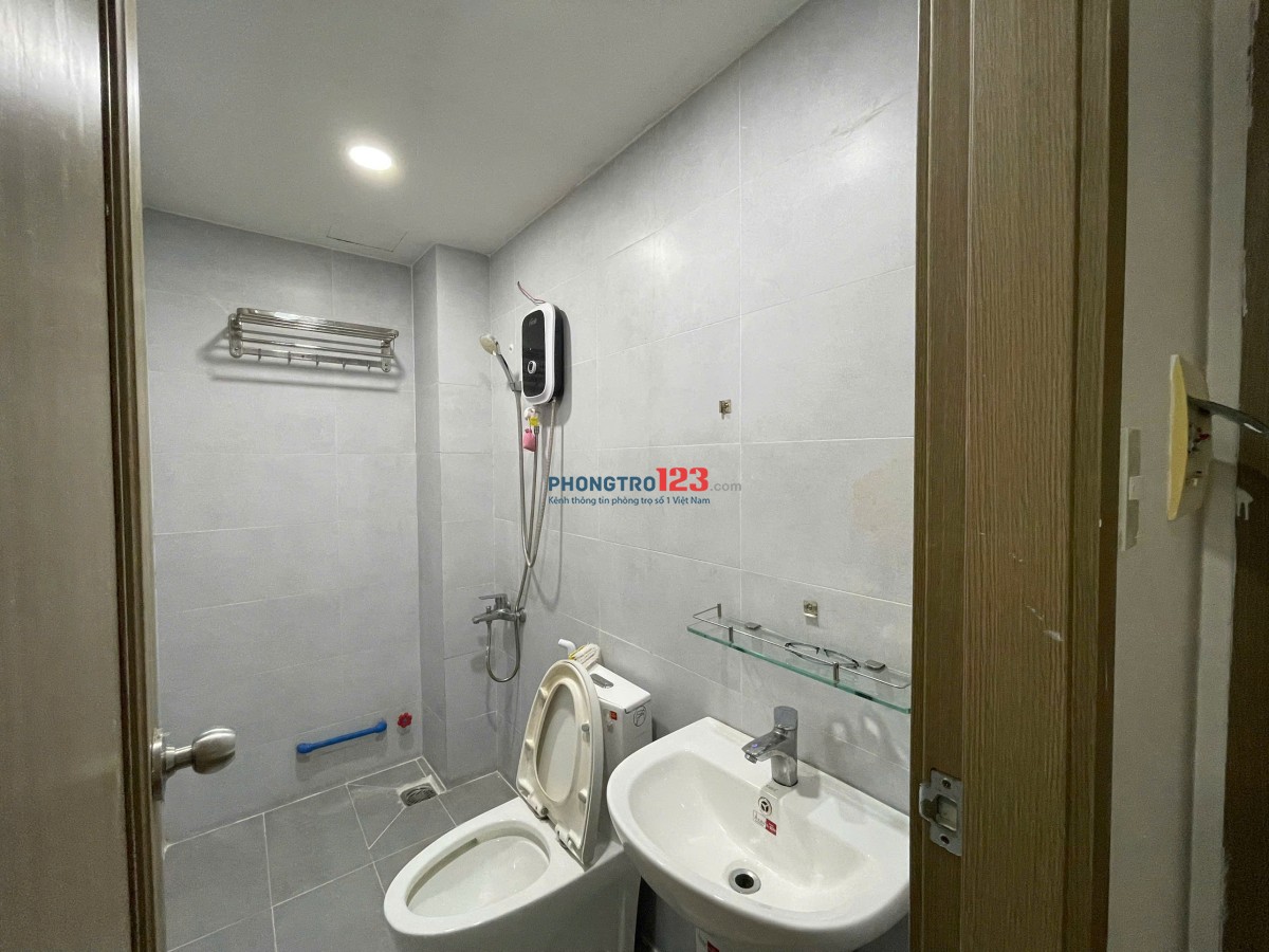 Cho thuê phòng 2 cửa sổ 40m2 tại Phú Nhuận gần Phan Xích Long, Trường Sa, giáp Q1, Q3, Tân Bình