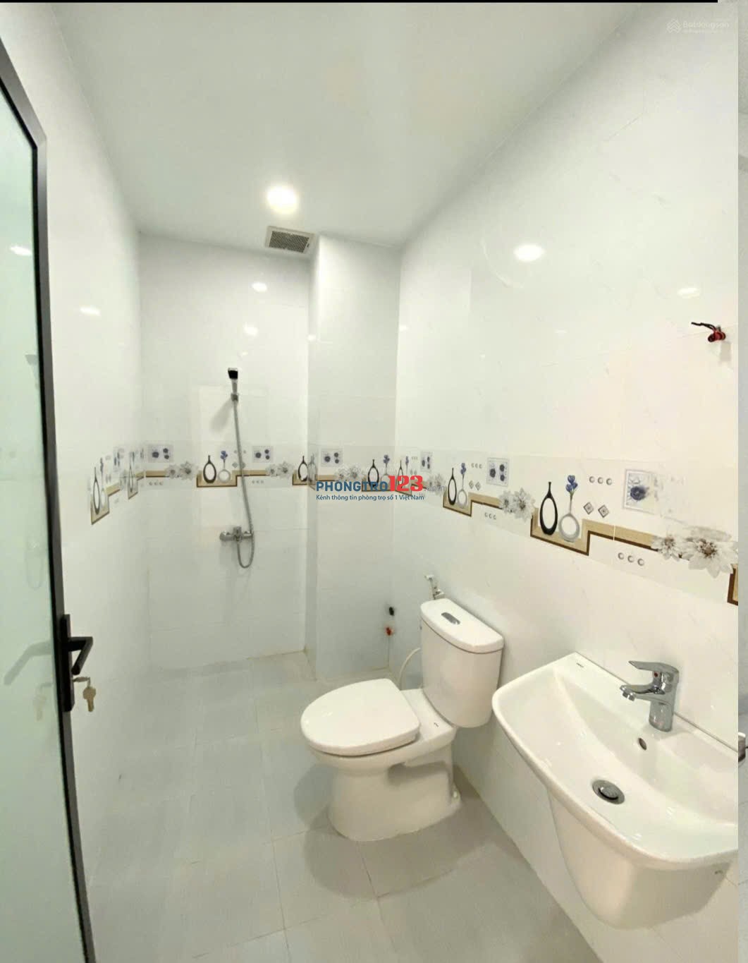 Phòng mới, ban công, cửa sổ, sẵn tiện nghi. 98 Thích Quảng Đức98/21, Đường Thích Quảng Đức, P5, PN
