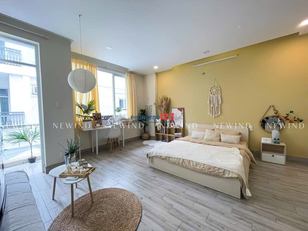 Cho thuê căn hộ dịch vụ 35m² ban công, xa Bếp Phan Xích Long, Phú Nhuận Gần Q1, Q3, Bình Thạnh