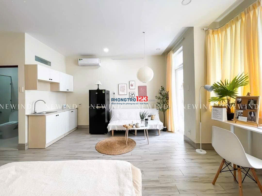 Cho thuê căn hộ dịch vụ 35m² ban công, xa Bếp Phan Xích Long, Phú Nhuận Gần Q1, Q3, Bình Thạnh