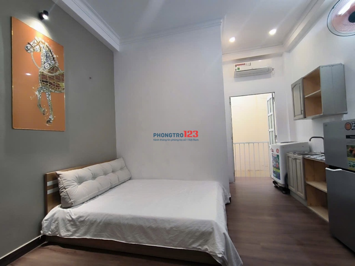 Cho thuê phòng 30m2 full nội thất, ban công, máy giặt riêng - ngay Phan Xích Long, Phú Nhuận