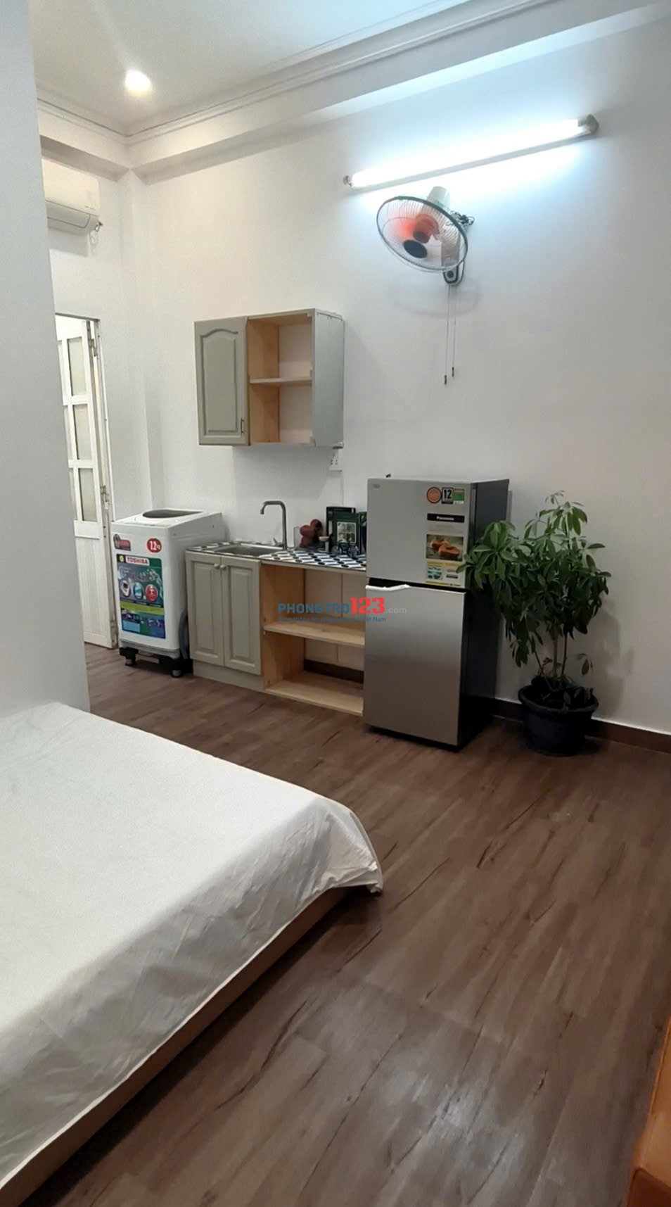 Cho thuê phòng 30m2 full nội thất, ban công, máy giặt riêng - ngay Phan Xích Long, Phú Nhuận