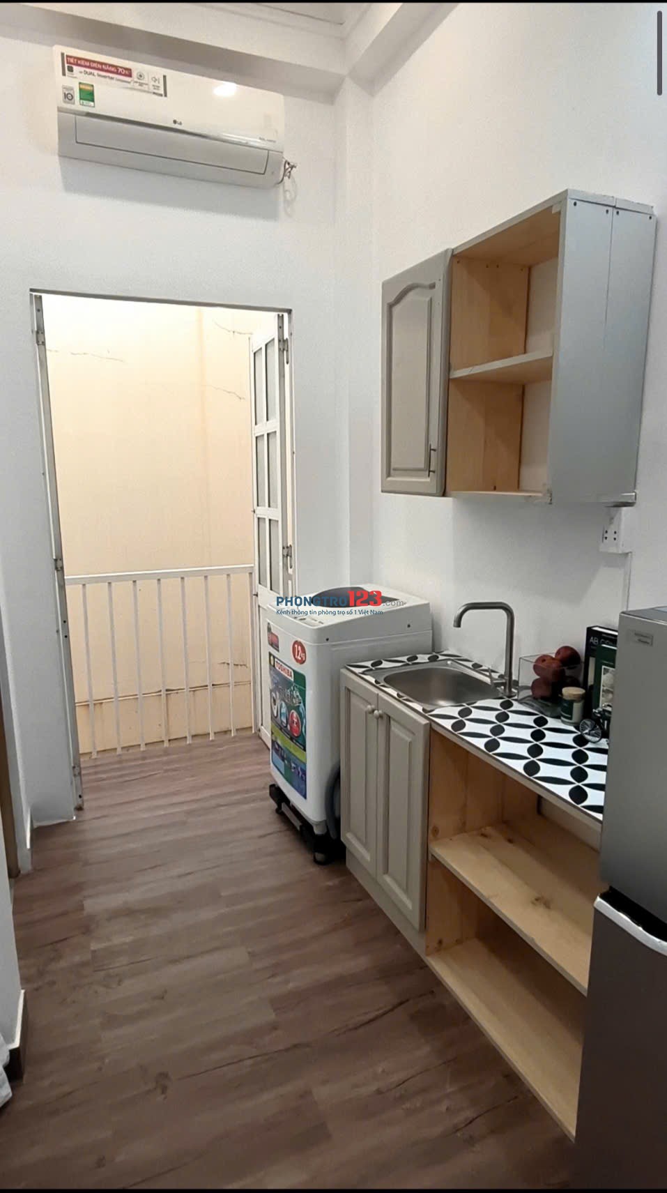 Cho thuê phòng 30m2 full nội thất, ban công, máy giặt riêng - ngay Phan Xích Long, Phú Nhuận
