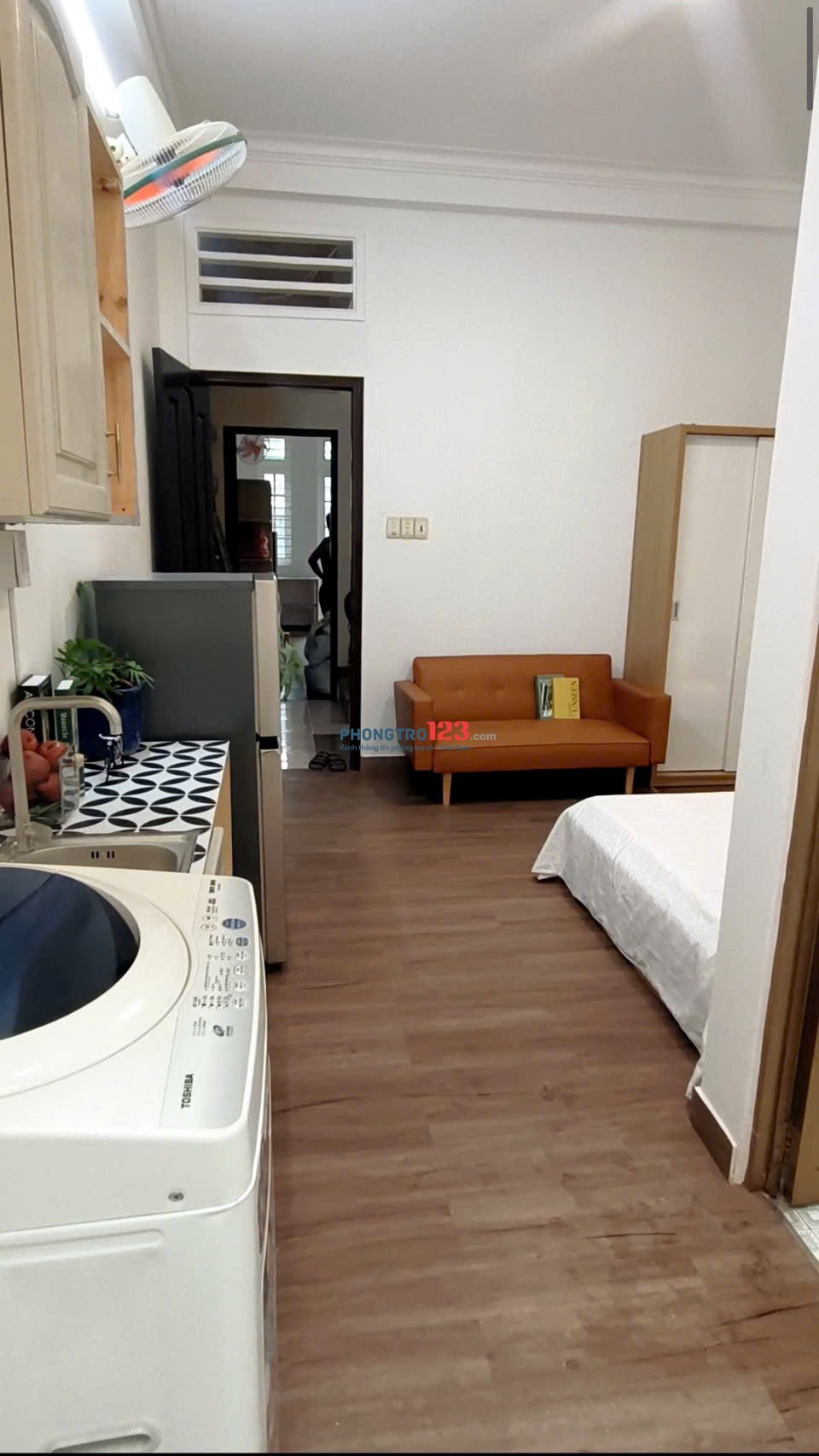 Cho thuê phòng 30m2 full nội thất, ban công, máy giặt riêng - ngay Phan Xích Long, Phú Nhuận