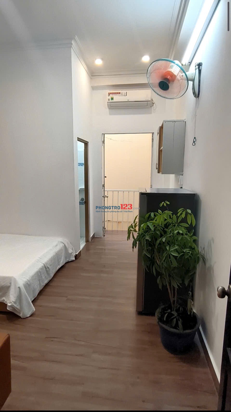 Cho thuê phòng 30m2 full nội thất, ban công, máy giặt riêng - ngay Phan Xích Long, Phú Nhuận