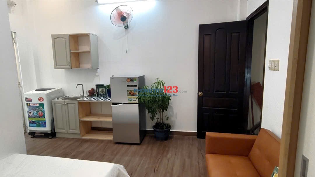 Cho thuê phòng 30m2 full nội thất, ban công, máy giặt riêng - ngay Phan Xích Long, Phú Nhuận