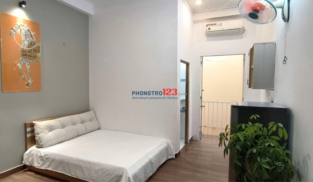 Cho thuê phòng 30m2 full nội thất, ban công, máy giặt riêng - ngay Phan Xích Long, Phú Nhuận