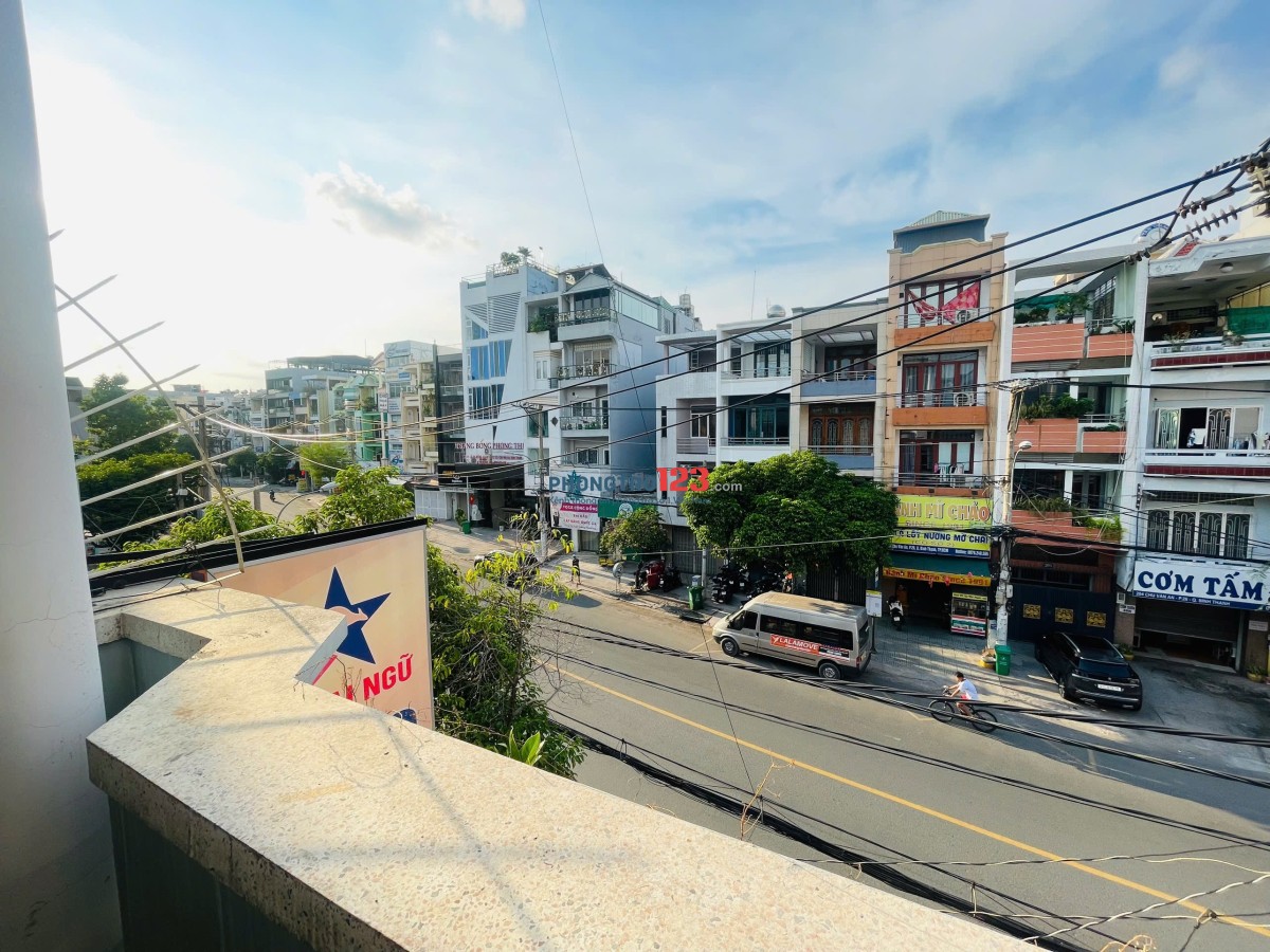 Phòng trọ ban công đầy đủ nội thất gần đại học Hutech đại học Văn Lang đường Chu Văn An Bình Thạnh