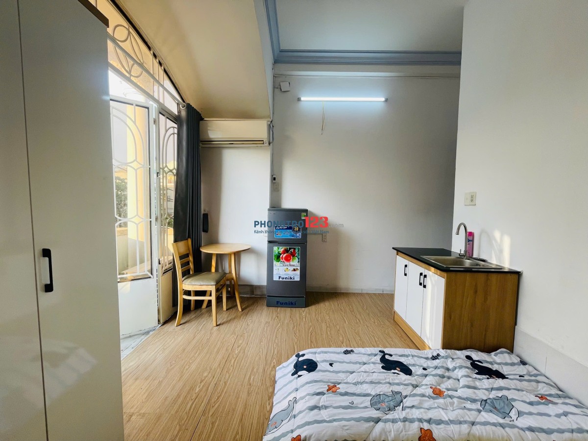 Phòng trọ ban công đầy đủ nội thất gần đại học Hutech đại học Văn Lang đường Chu Văn An Bình Thạnh