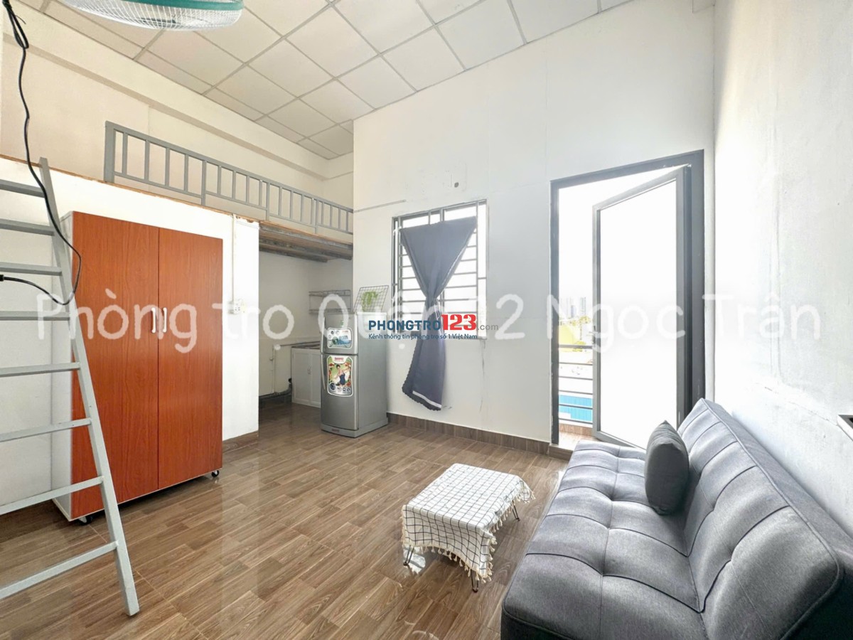 CẦN CHO THUÊ PHÒNG BAN CÔNG GẦN ĐH NGUYỄN TẤT THÀNH