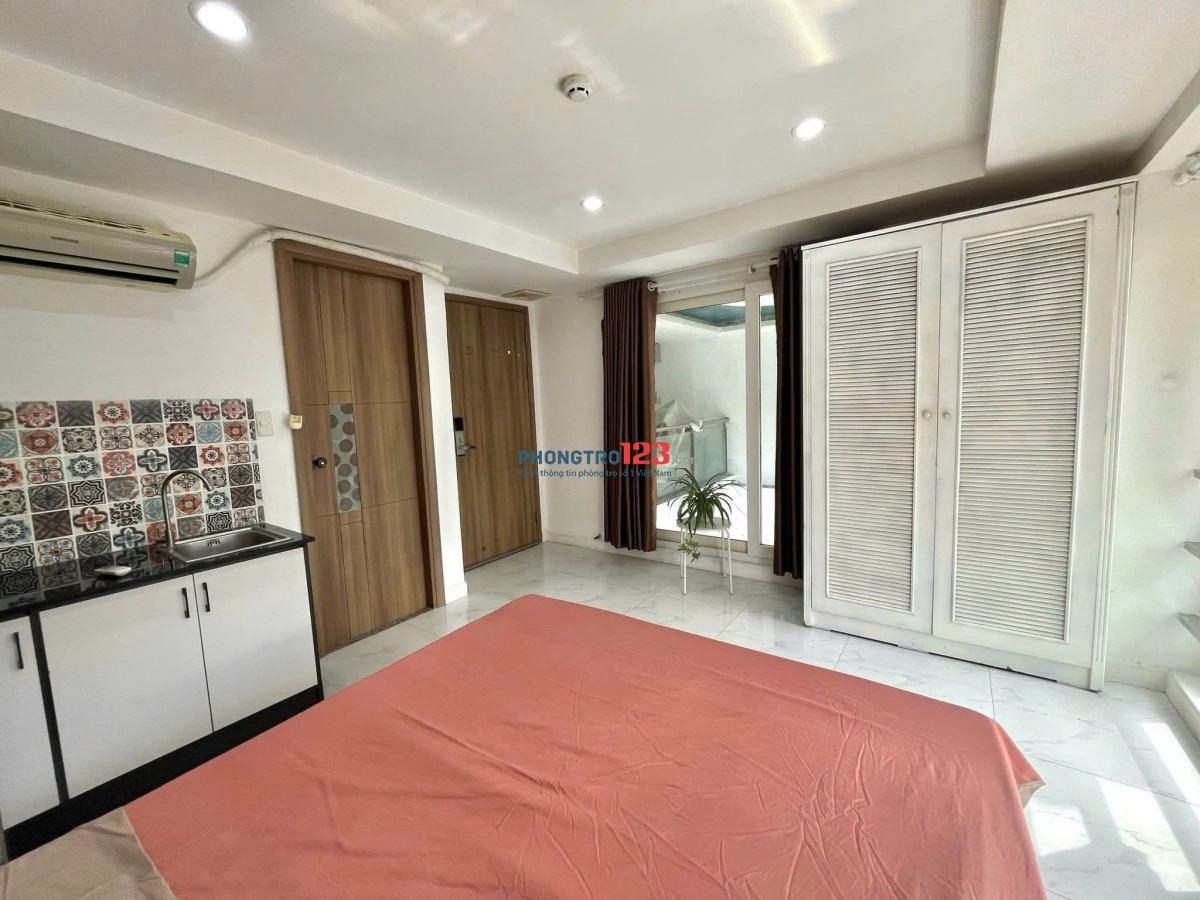 Cho thuê phòng cửa sổ lớn full nội thất ở Phú Nhuận gần Sân bay gần Quận 1 Quận 3 Tân Bình