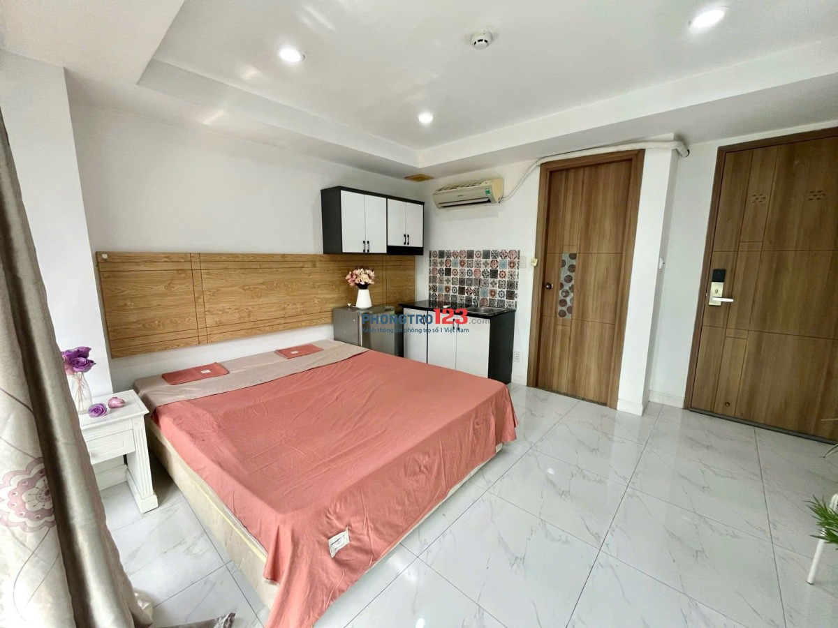 Cho thuê phòng cửa sổ lớn full nội thất ở Phú Nhuận gần Sân bay gần Quận 1 Quận 3 Tân Bình