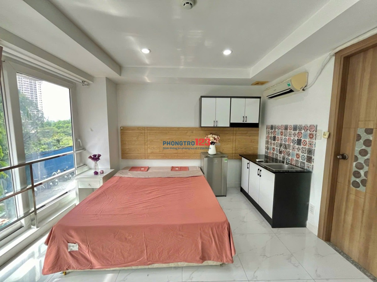 Cho thuê phòng cửa sổ lớn full nội thất ở Phú Nhuận gần Sân bay gần Quận 1 Quận 3 Tân Bình