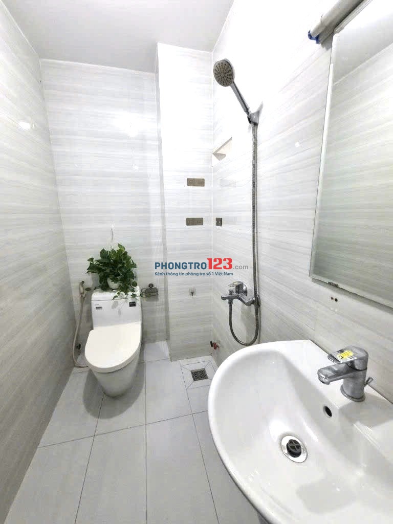 Cho thuê phòng ban công cửa sổ lớn 30m2 - Nguyễn Hữu Cảnh, Bình Thạnh- gần Q1 , Điện Biên Phủ