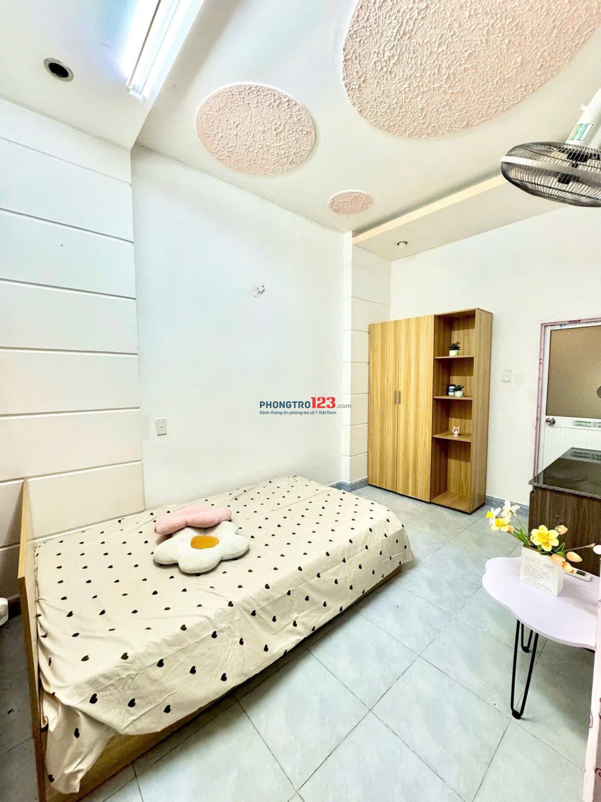 CHDV, Lê Hồng Phong, P12, Q10. 5tr/tháng.23m2, có cửa sổ.