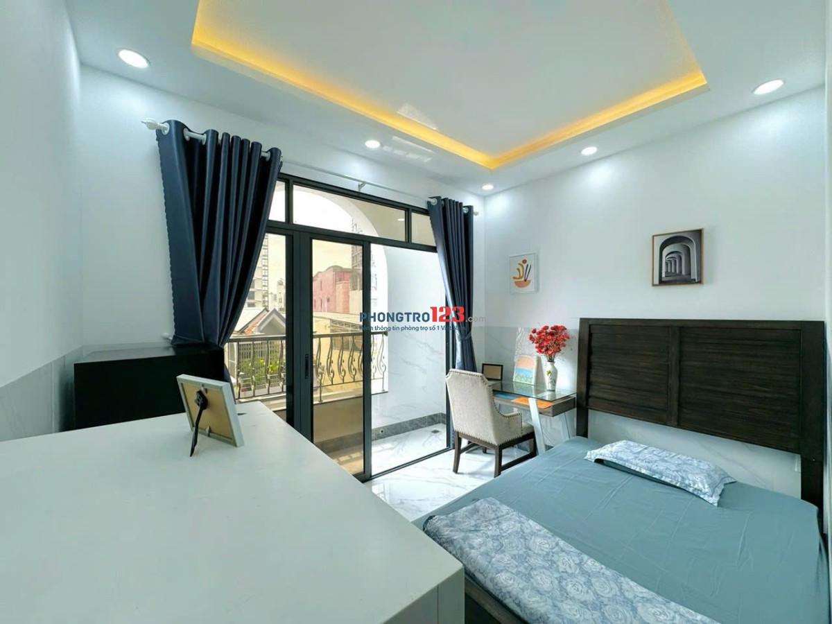 Căn hộ bancol nội thất mới 100% có thang máy quận 3