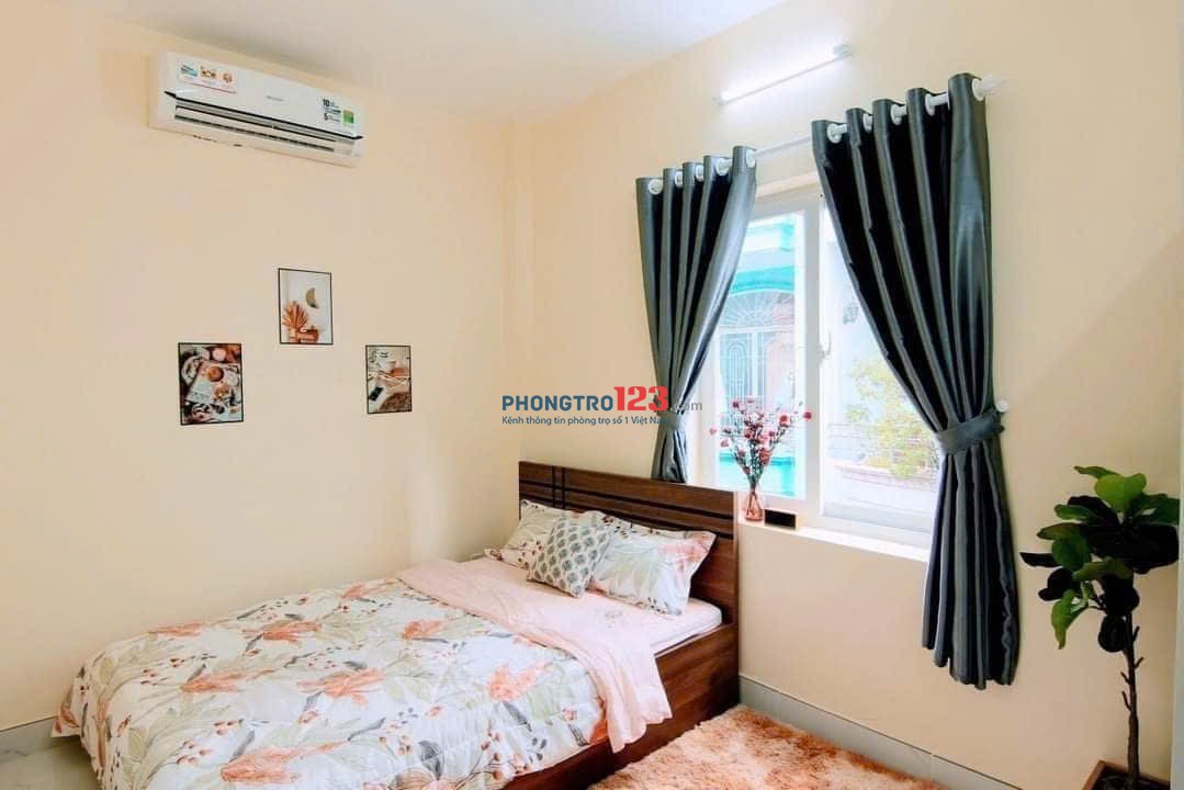 Phòng thang máy, cửa sổ thoáng đầy đủ nội thất quận phú nhuận