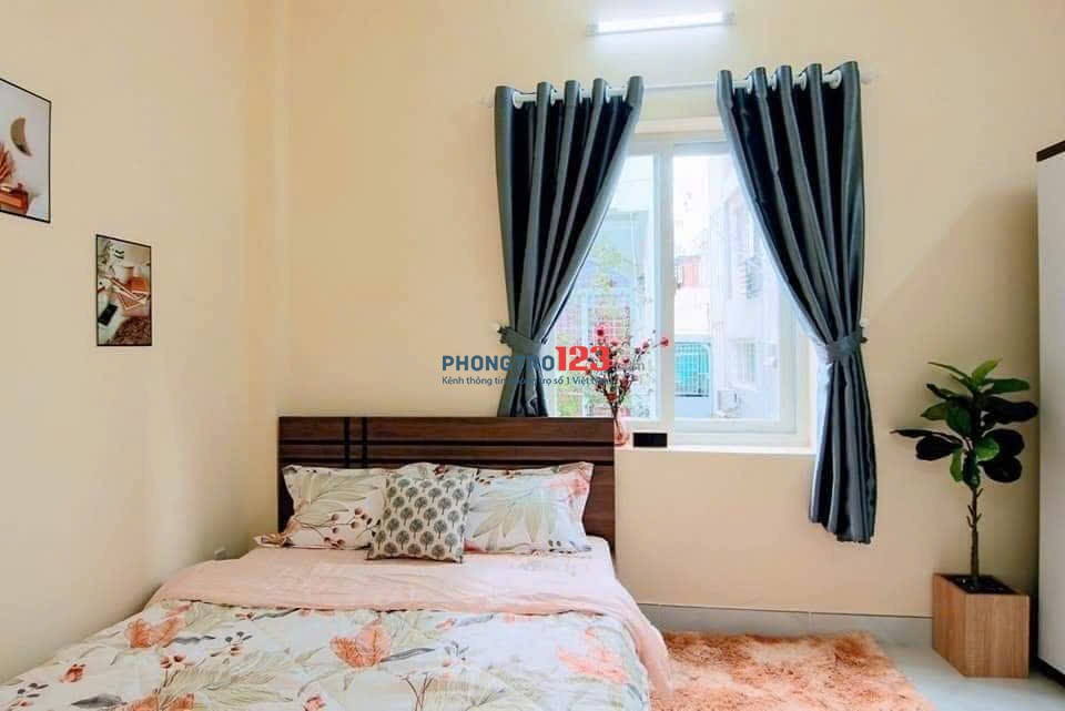 Phòng thang máy, cửa sổ thoáng đầy đủ nội thất quận phú nhuận