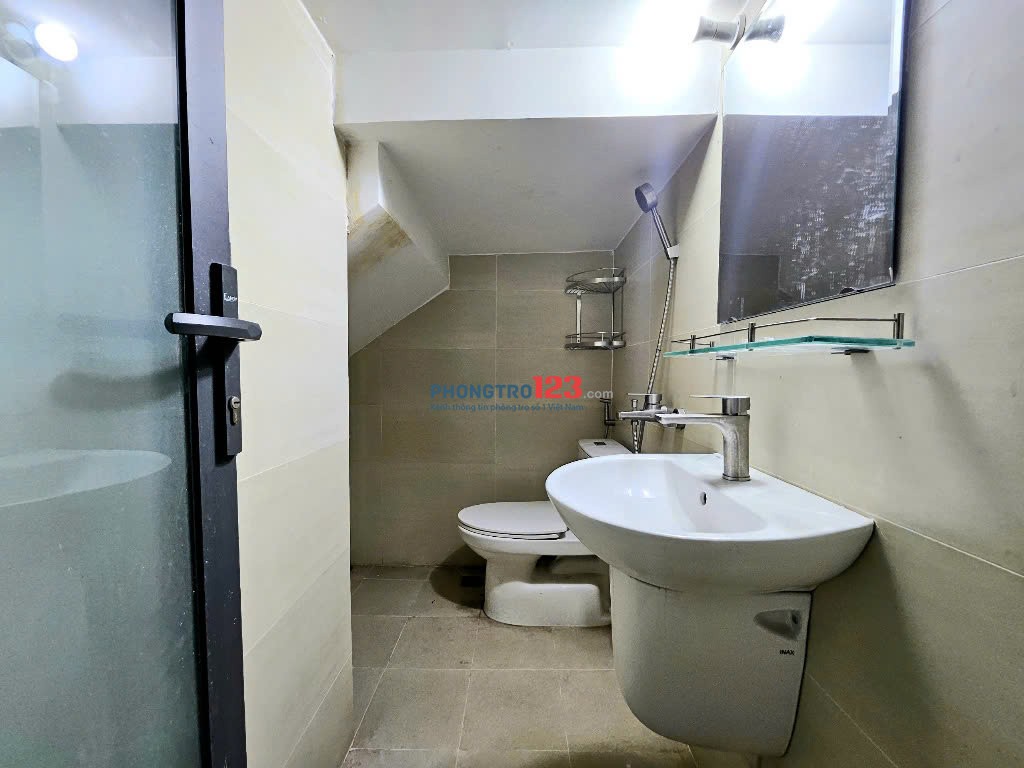 Căn hộ ban công, full nội thất, ngay Tô Ký, CVPM Quang Trung