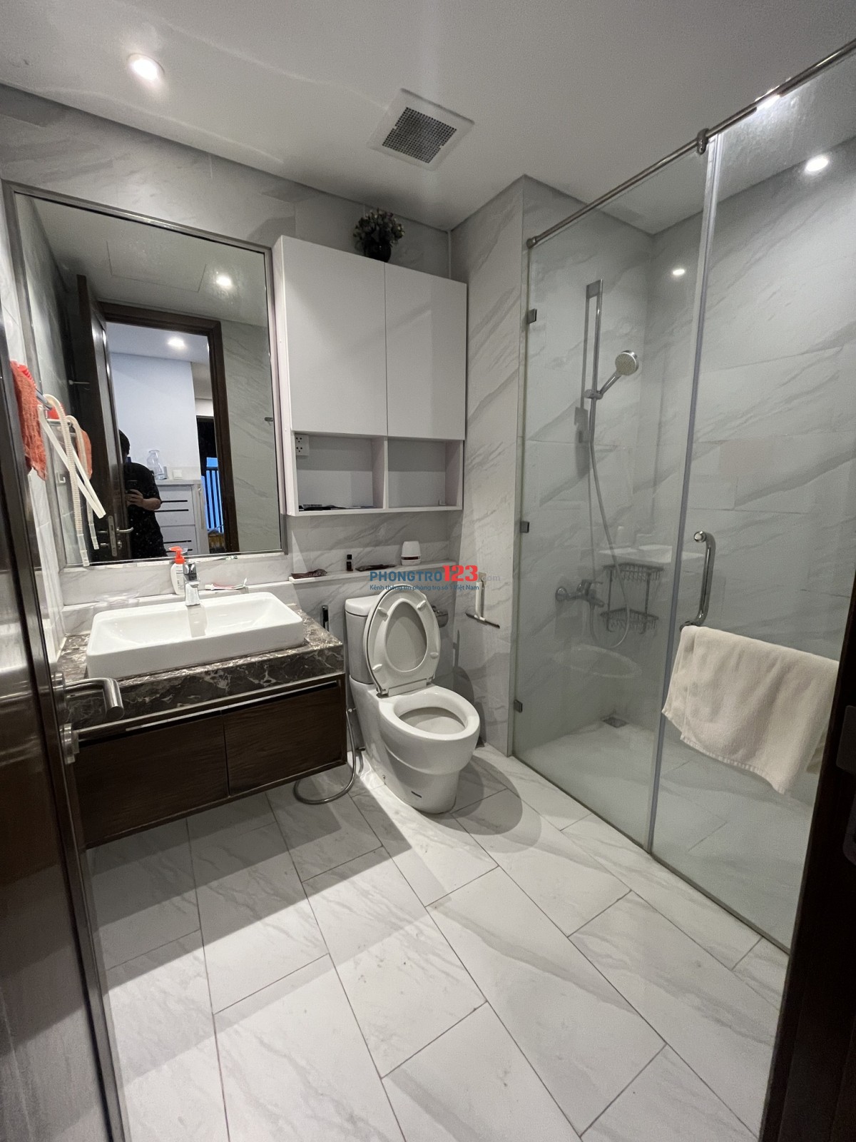 Chính chủ: Cho thuê căn hộ 2PN tầng cao view sông Hồng full nội thất cao cấp