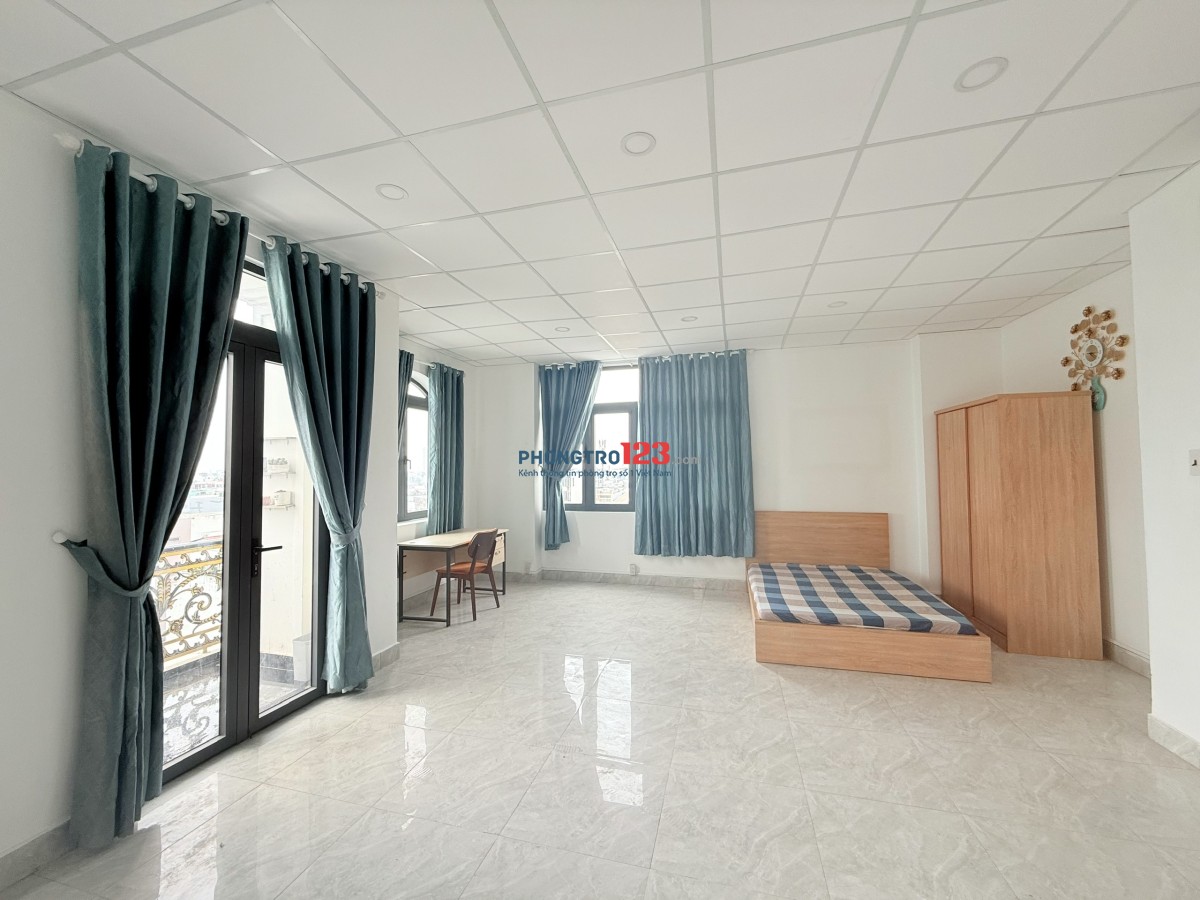 Phòng cho thuê 50 m2 ban công riêng full nội thất cao cấp cửa sổ lớn đường Tên Lửa