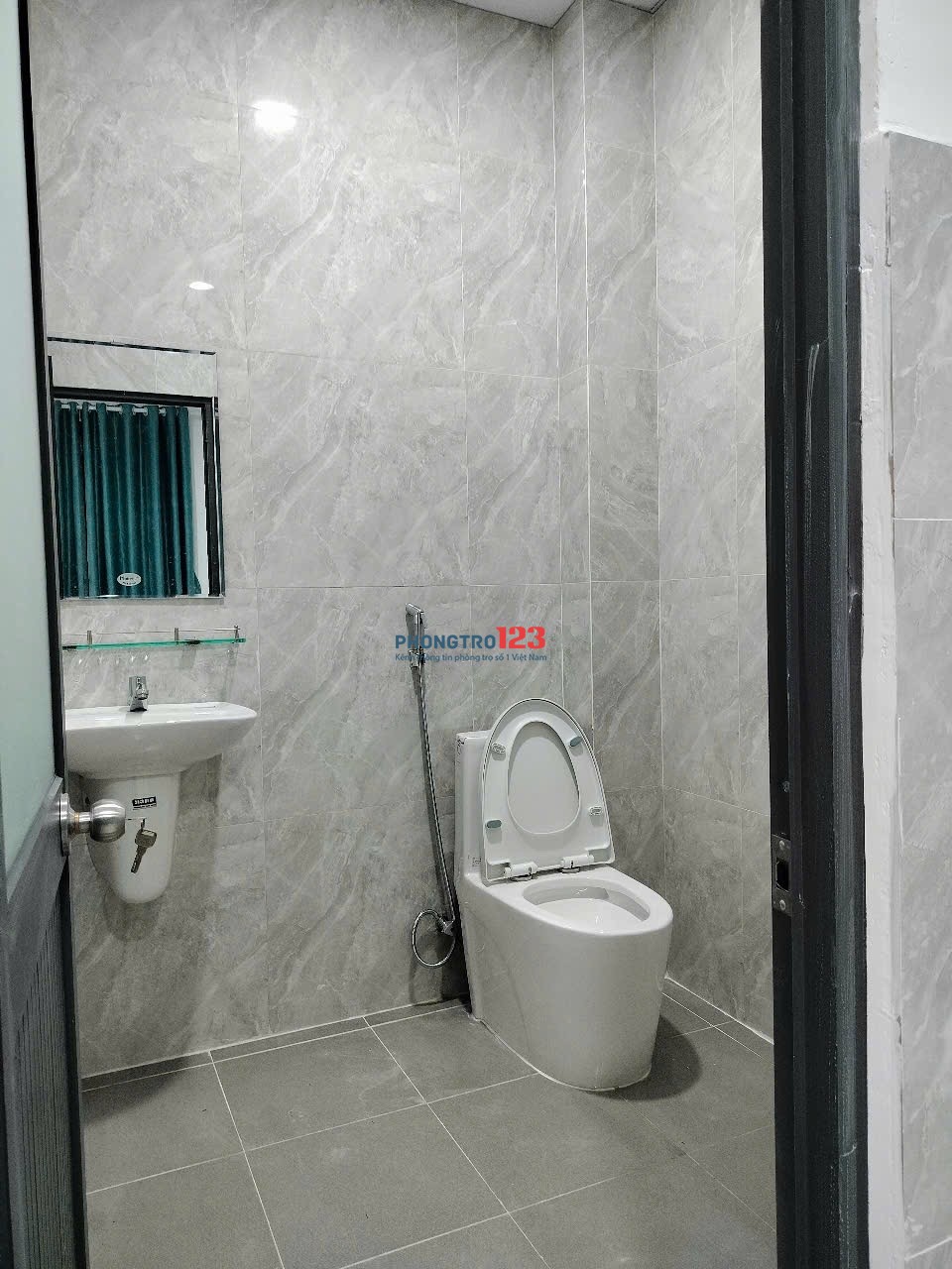 Phòng cho thuê 50 m2 ban công riêng full nội thất cao cấp cửa sổ lớn đường Tên Lửa